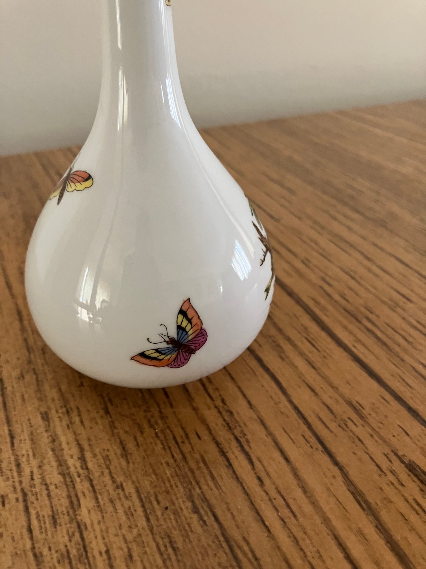 Herend Porcelain Bud Vase – Hand-Painted Butterfly & Bird, 24K Gold Accents, 5.25"