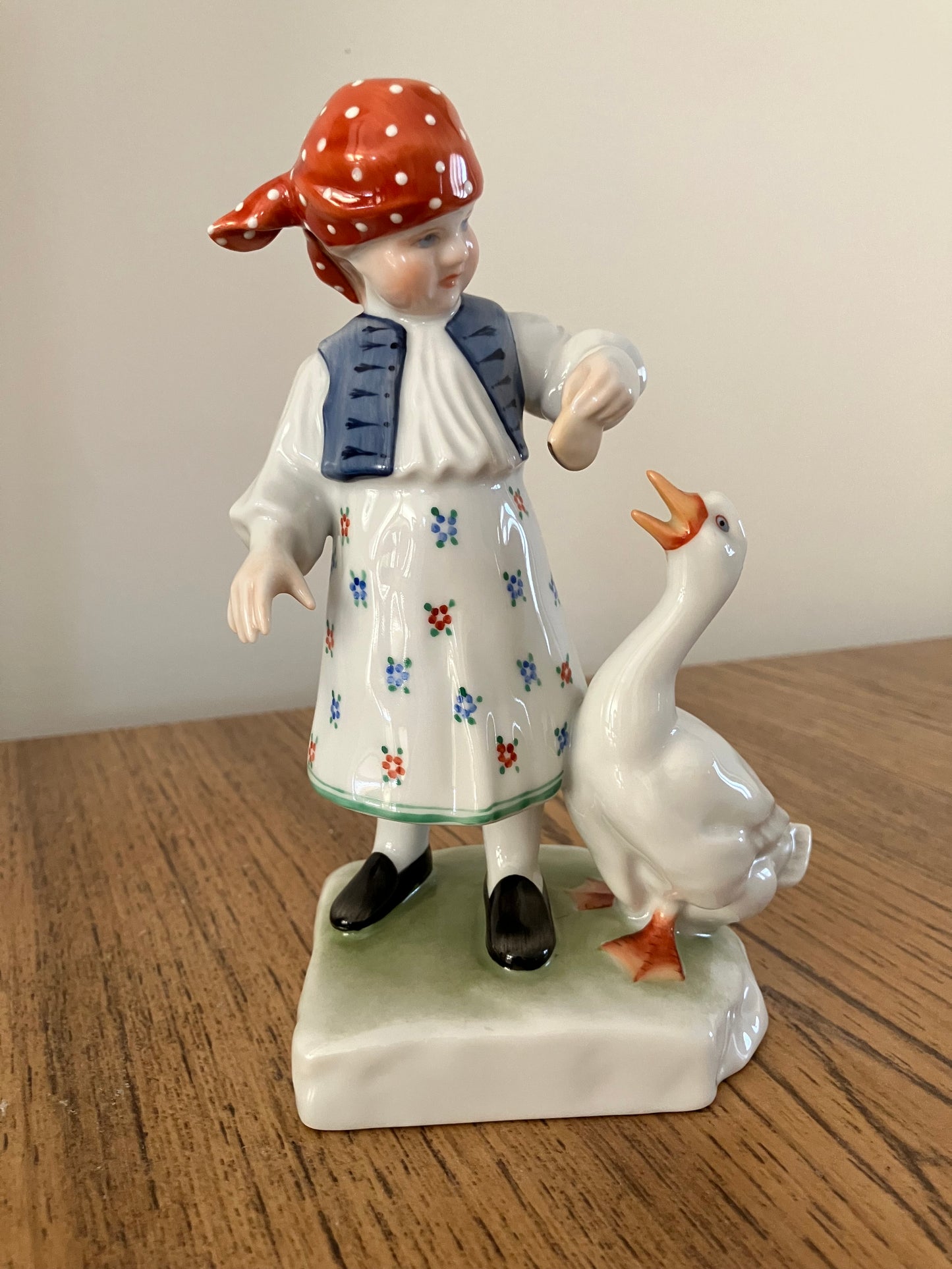 Herend Porcelain Figurine #5565 – Girl with Goose, Hand-Painted Hungary, Mint