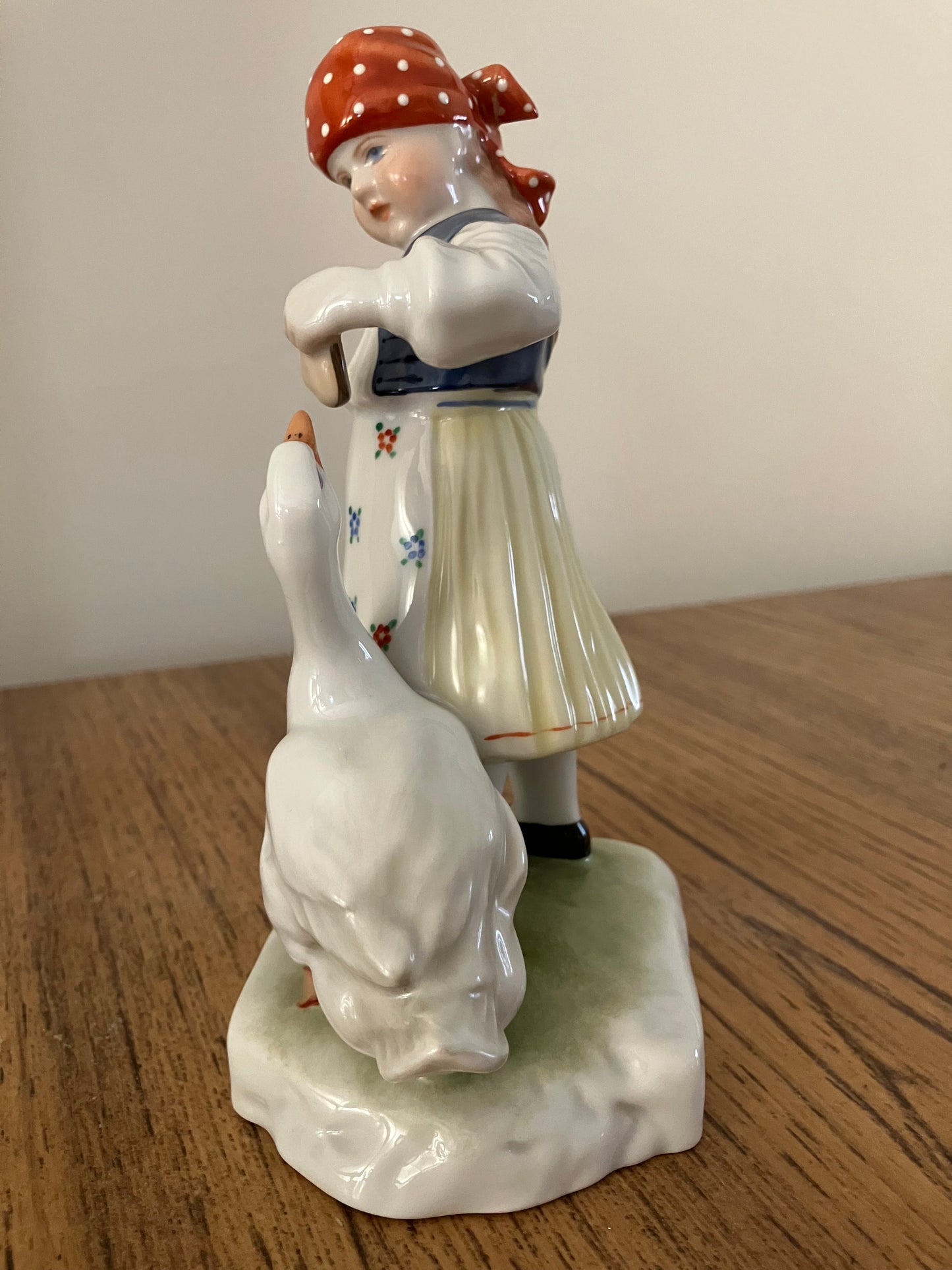 Herend Porcelain Figurine #5565 – Girl with Goose, Hand-Painted Hungary, Mint