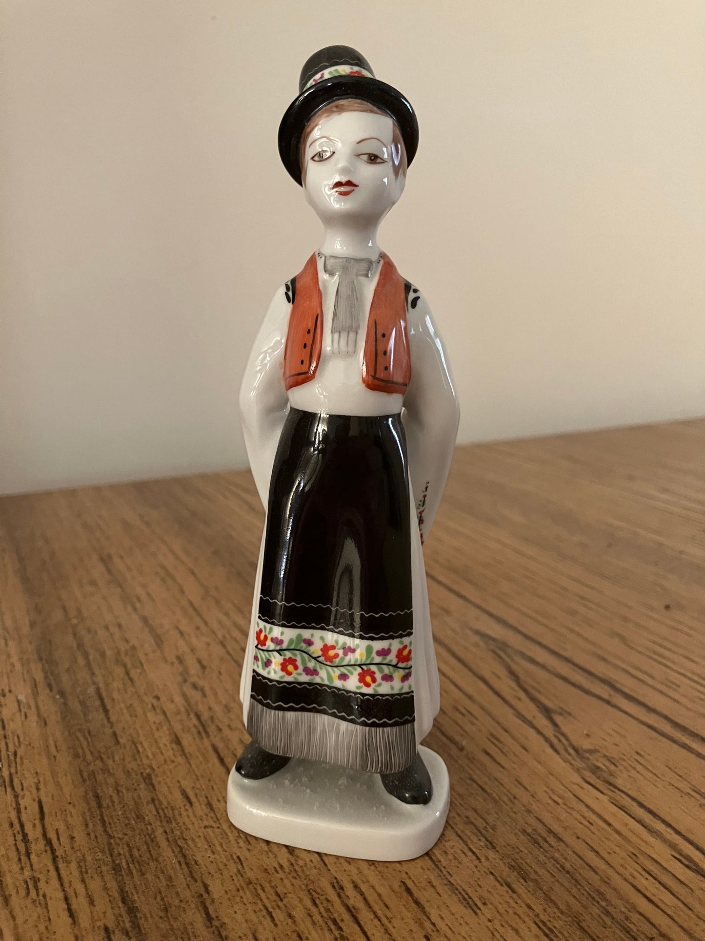 Hollóháza Hungary Figurine – Hand-Painted Man in Matyó Embroidery Folk Costume