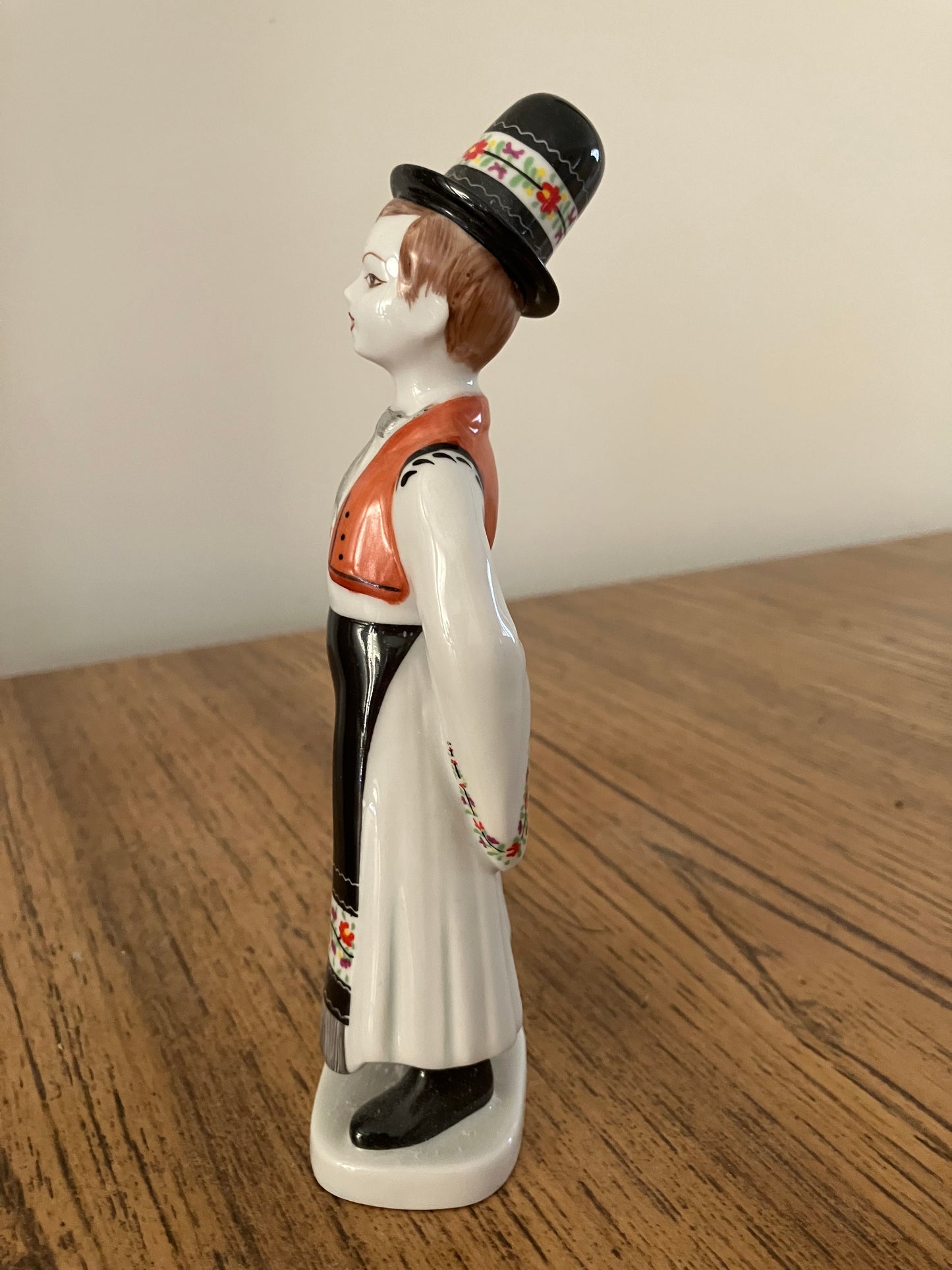 Hollóháza Hungary Figurine – Hand-Painted Man in Matyó Embroidery Folk Costume