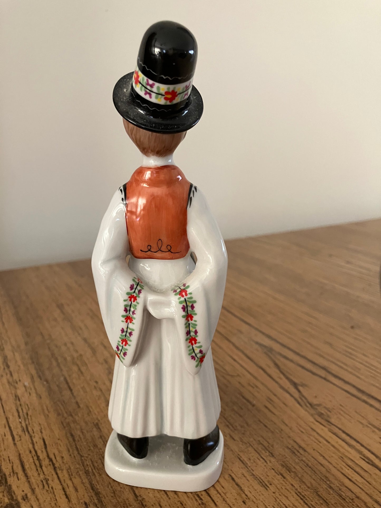 Hollóháza Hungary Figurine – Hand-Painted Man in Matyó Embroidery Folk Costume