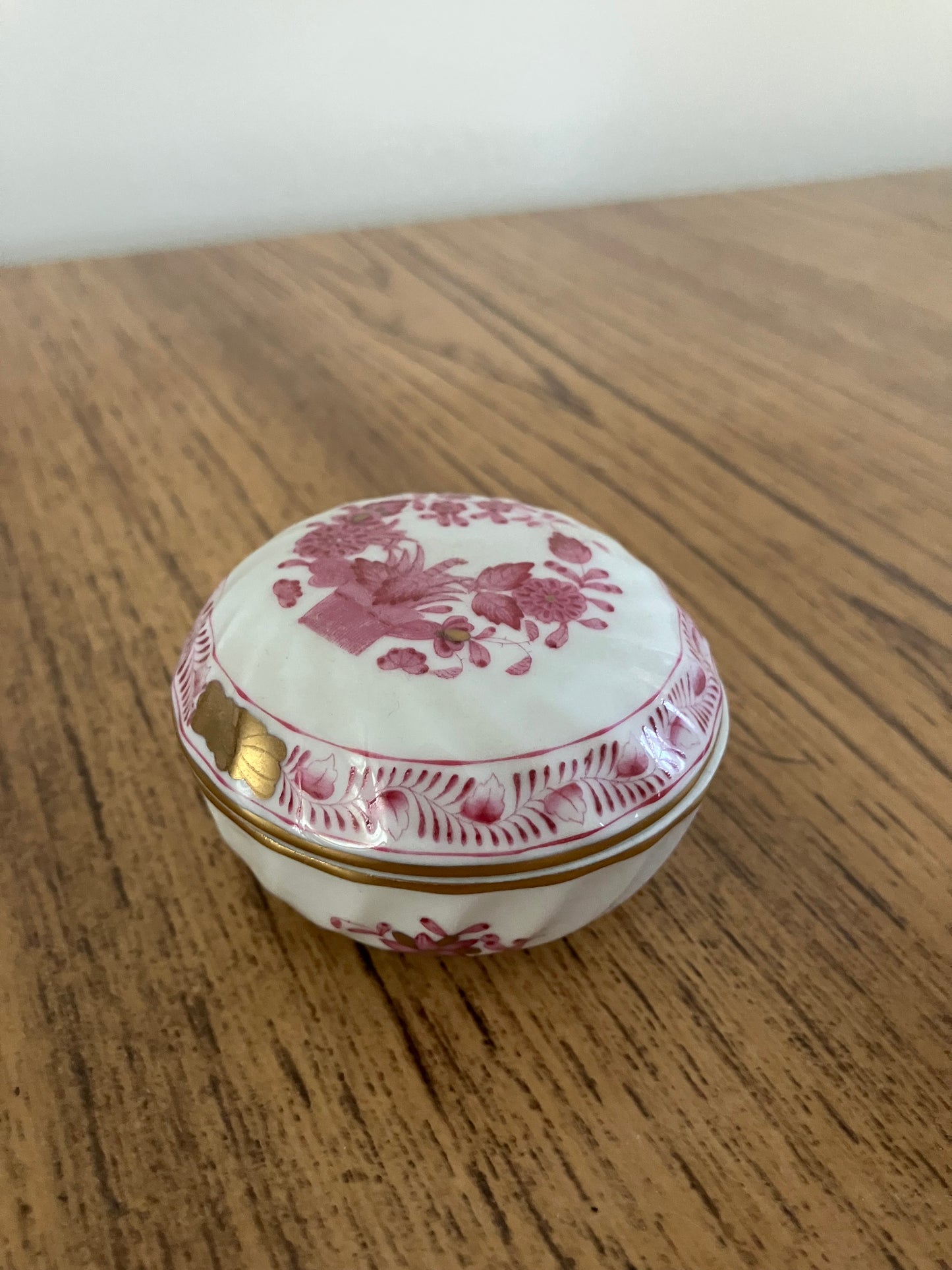 Herend Trinket Box – Apponyi Purple Raspberry #6037/AP, Hand-Painted & Gold-Plated Porcelain, Hungary