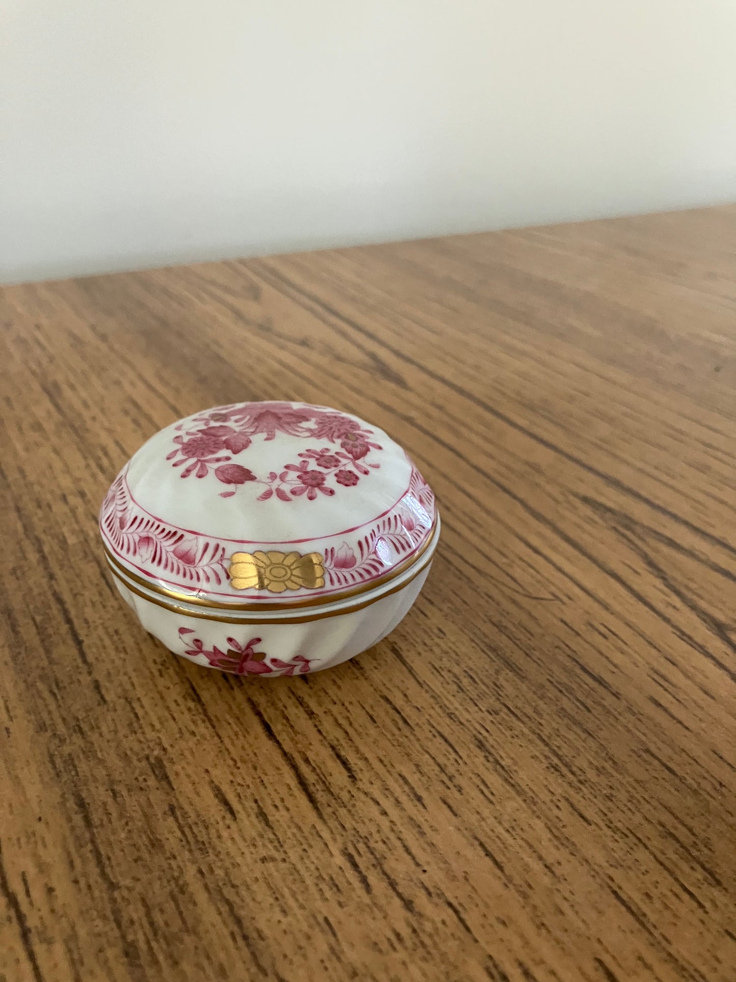 Herend Trinket Box – Apponyi Purple Raspberry #6037/AP, Hand-Painted & Gold-Plated Porcelain, Hungary