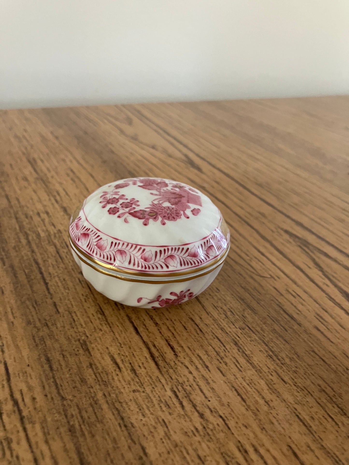 Herend Trinket Box – Apponyi Purple Raspberry #6037/AP, Hand-Painted & Gold-Plated Porcelain, Hungary