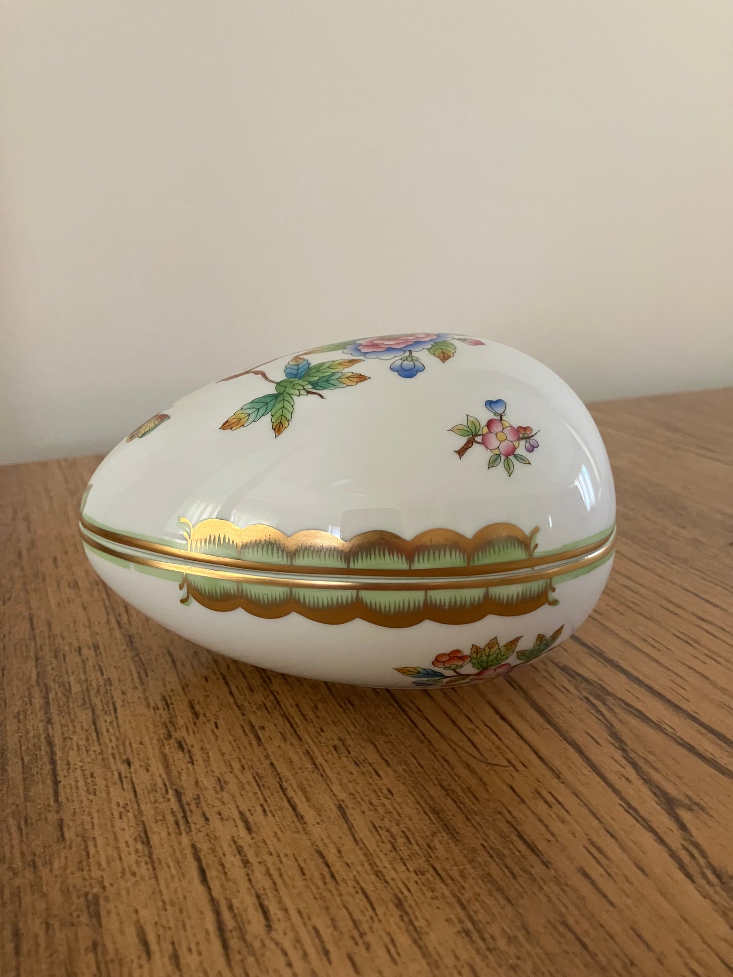 Herend Porcelain Egg Vintage Bonbon Box – Queen Victoria Pattern, Hand Painted