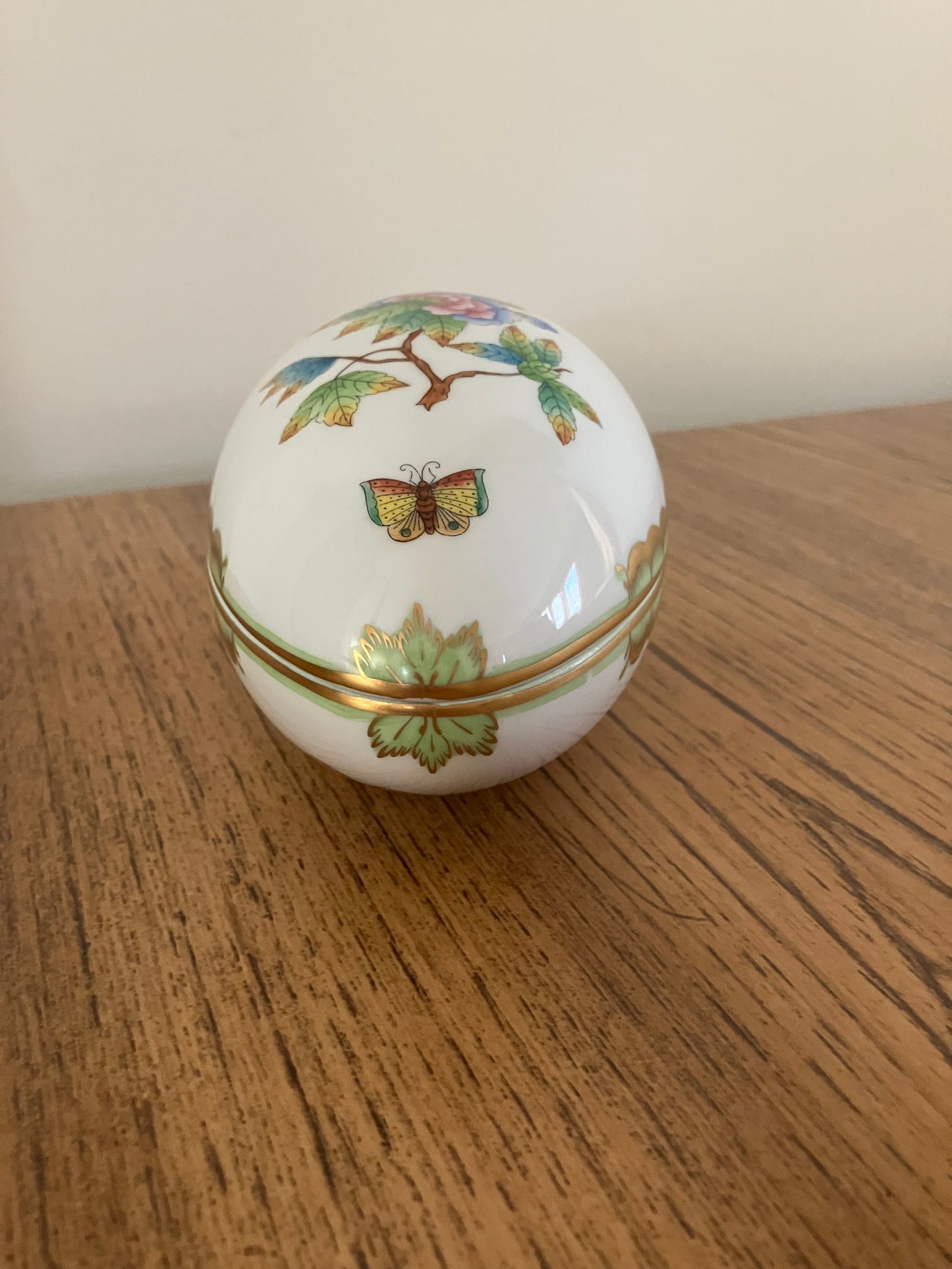 Herend Porcelain Egg Vintage Bonbon Box – Queen Victoria Pattern, Hand Painted