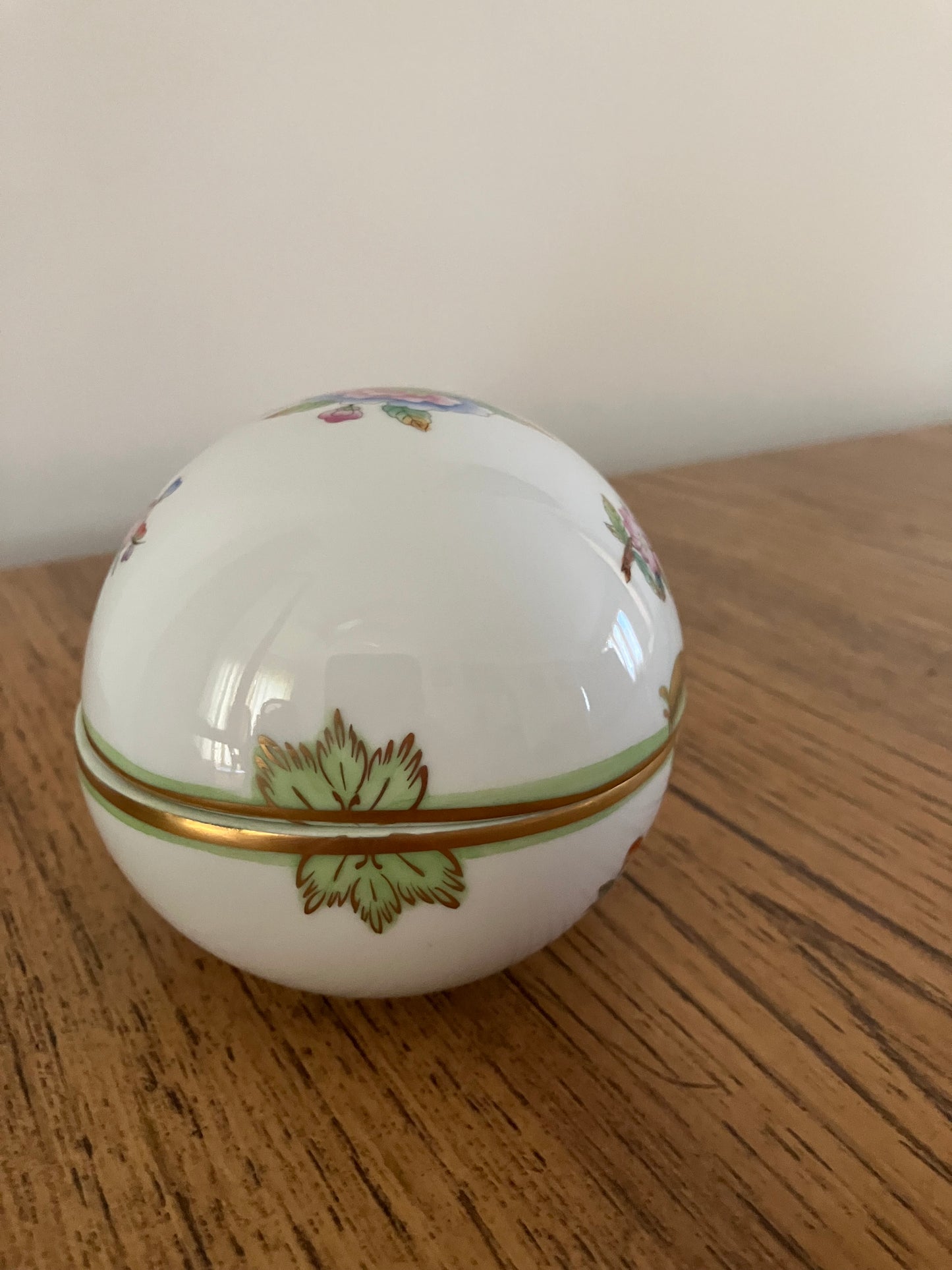 Herend Porcelain Egg Vintage Bonbon Box – Queen Victoria Pattern, Hand Painted