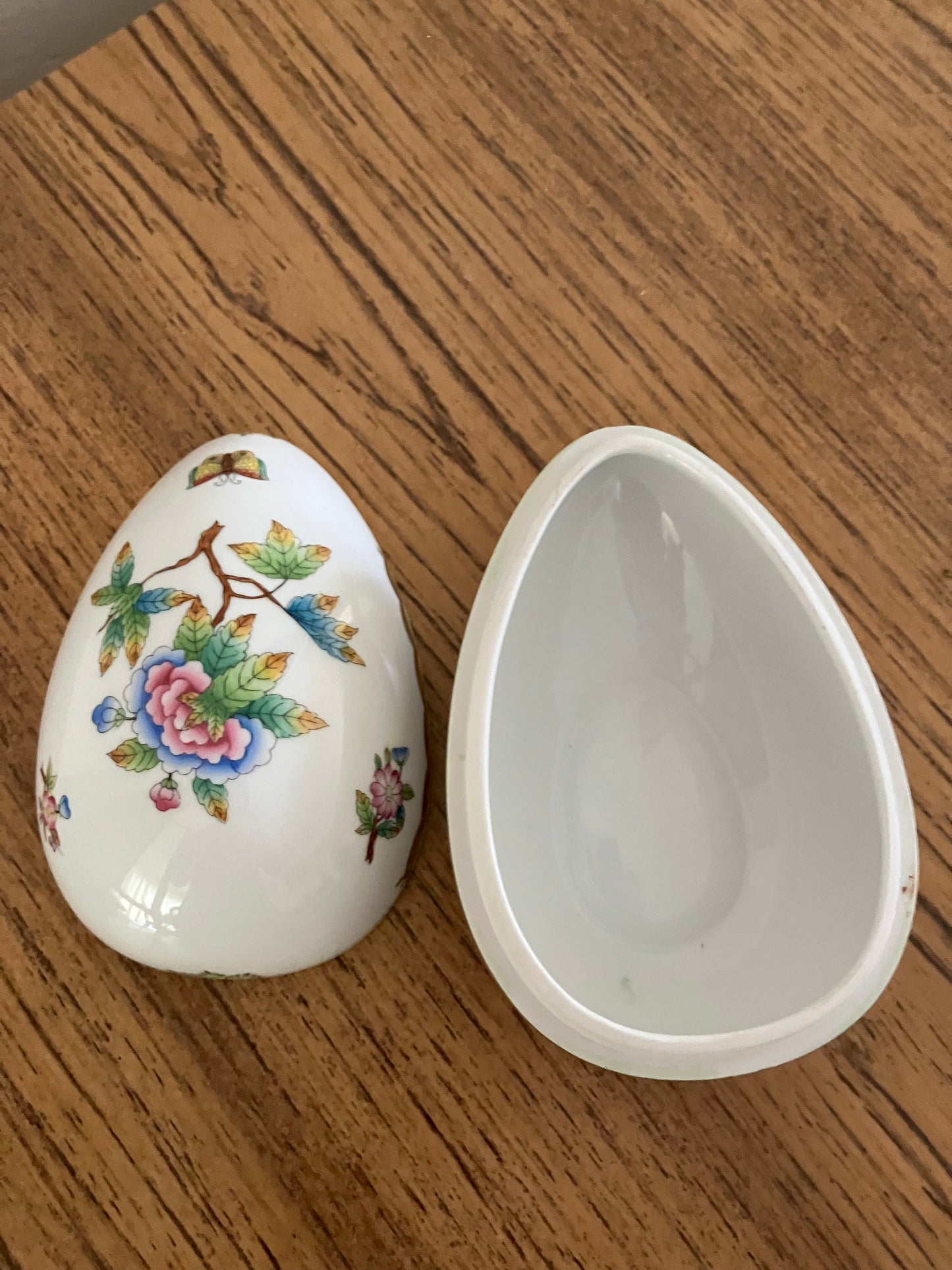 Herend Porcelain Egg Vintage Bonbon Box – Queen Victoria Pattern, Hand Painted
