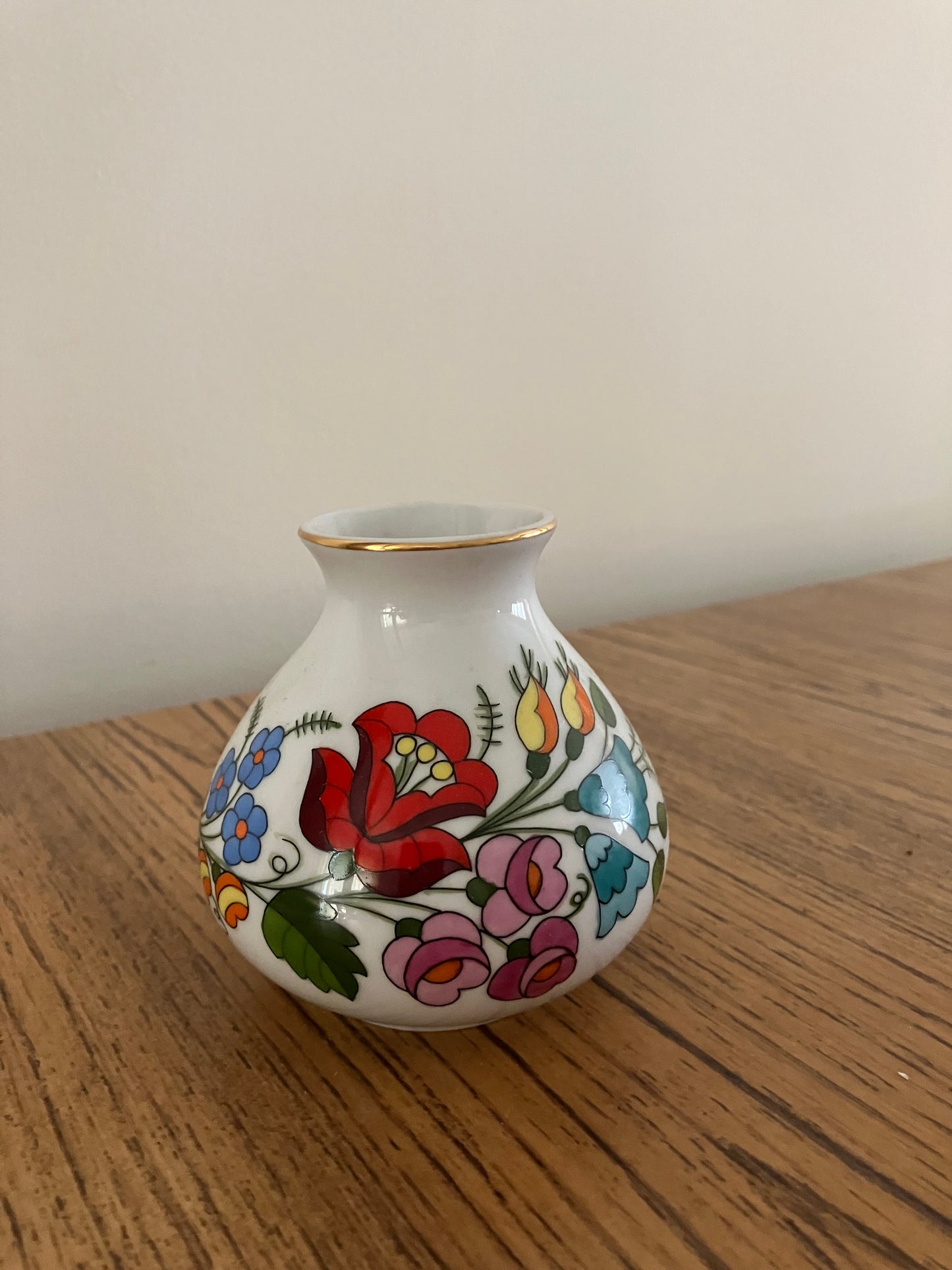Vintage Kalocsa Hand-Painted Hungarian Porcelain Vase – 3.75"