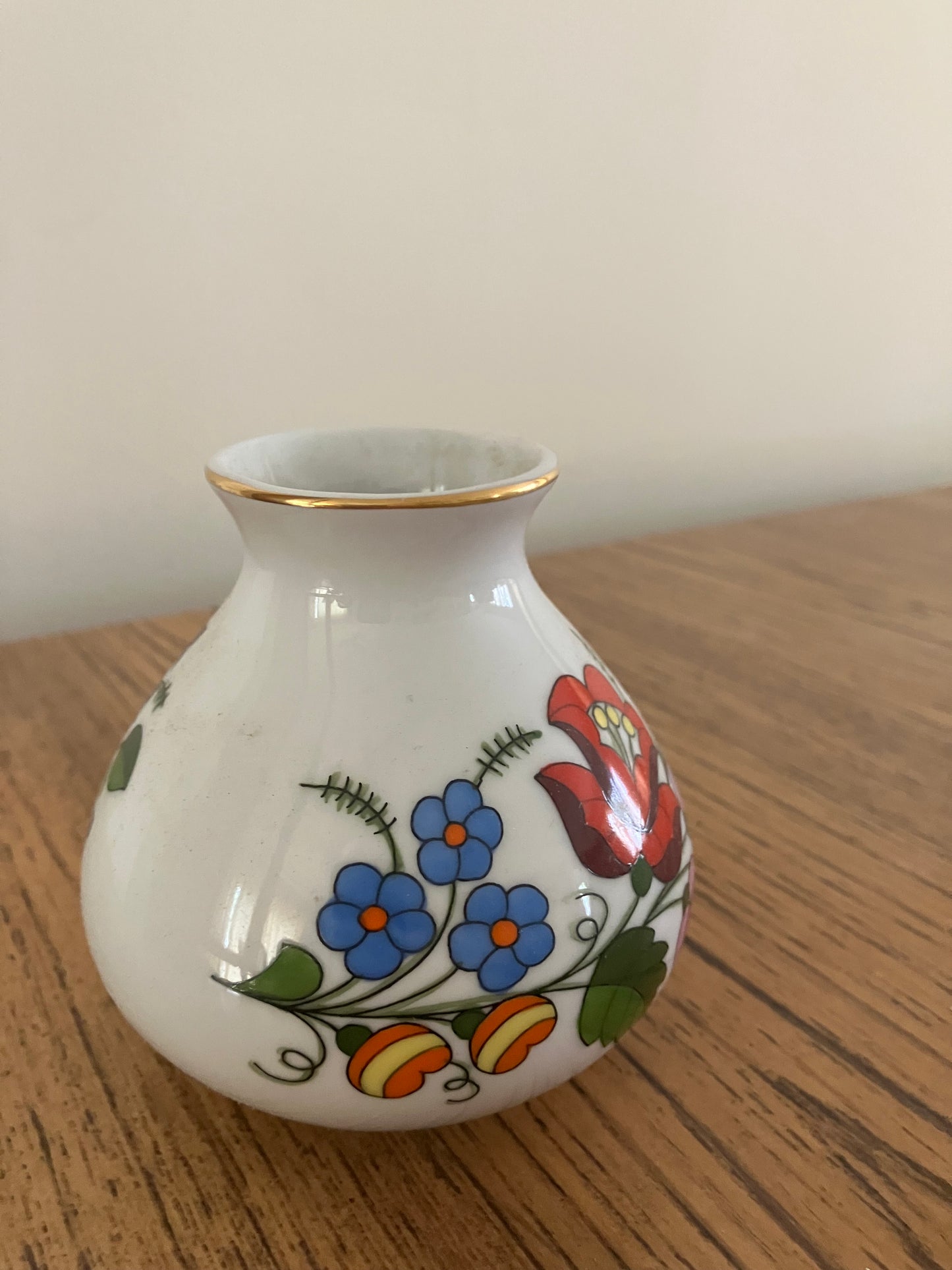 Vintage Kalocsa Hand-Painted Hungarian Porcelain Vase – 3.75"